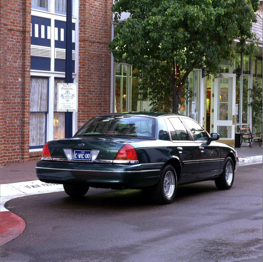  Ford Crown Victoria 1998 года  (фото 27 из 161)